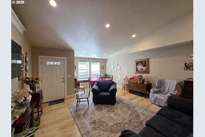 1660 NE Alameda Ave, Roseburg, OR 97470 - Photo 12