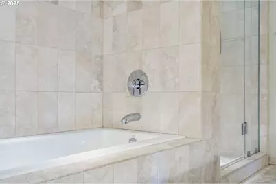 841 S Gaines St #1704, Portland, OR 97239 - Photo 28