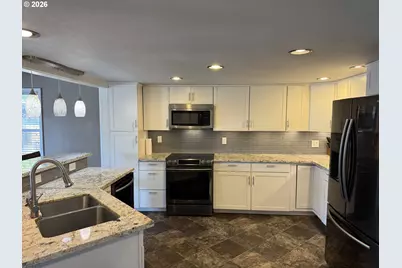 2419 Hickory Ave, Longview, WA 98632 - Photo 2