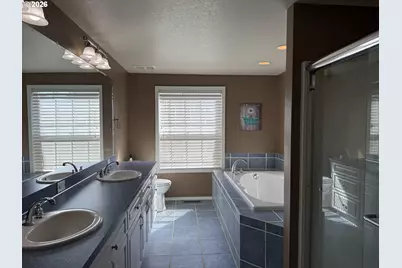 2419 Hickory Ave, Longview, WA 98632 - Photo 24