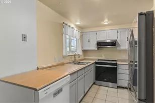 382 S 46th St, Springfield, OR 97478 - Photo 8