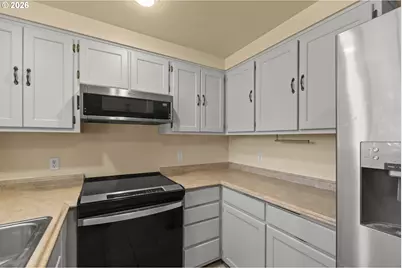 382 S 46th St, Springfield, OR 97478 - Photo 10