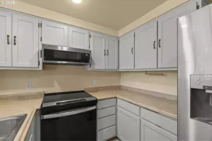 382 S 46th St, Springfield, OR 97478 - Photo 10