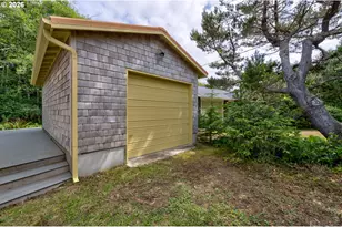 8845 Central Ct, Rockaway Beach, OR 97136 - Photo 26