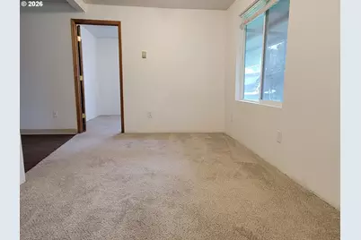 5717 NE Sumner St, Portland, OR 97218 - Photo 6