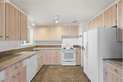 1390 Astor Way, Woodburn, OR 97071 - Photo 10