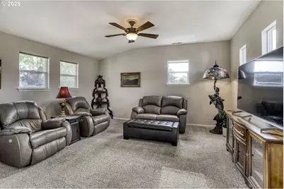 1817 NE 63rd Ave, Hillsboro, OR 97124 - Photo 18