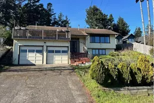 1646 Oak St, North Bend, OR 97459 - Photo 1
