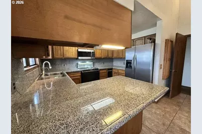 1646 Oak St, North Bend, OR 97459 - Photo 2