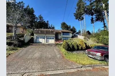 1646 Oak St, North Bend, OR 97459 - Photo 2