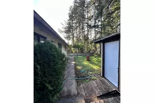 1646 Oak St, North Bend, OR 97459 - Photo 10