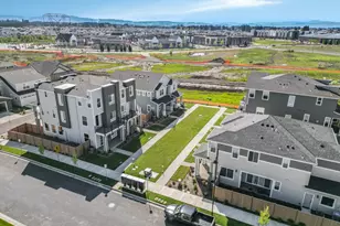 8069 SE Orion Ln, Hillsboro, OR 97123 - Photo 2