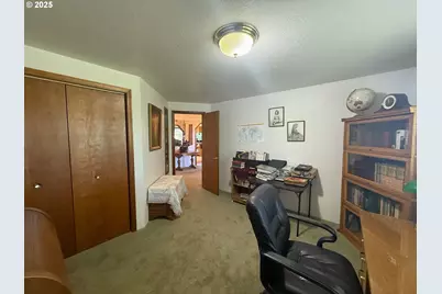 2462 Senate Way, Medford, OR 97504 - Photo 26