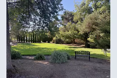 2462 Senate Way, Medford, OR 97504 - Photo 32