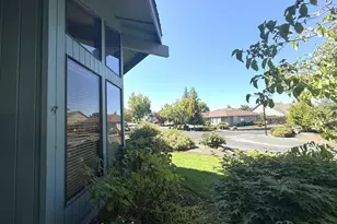 2462 Senate Way, Medford, OR 97504 - Photo 8