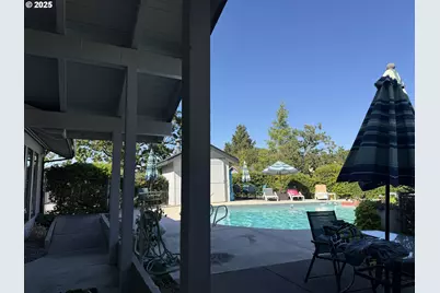 2462 Senate Way, Medford, OR 97504 - Photo 34