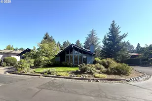 2462 Senate Way, Medford, OR 97504 - Photo 2