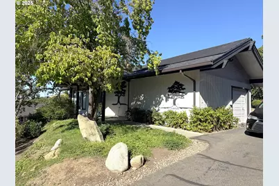 2462 Senate Way, Medford, OR 97504 - Photo 32