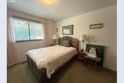 2462 Senate Way, Medford, OR 97504 - Photo 18