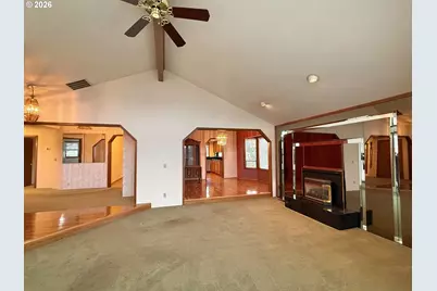 2462 Senate Way, Medford, OR 97504 - Photo 4