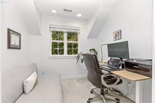 10272 NW Edgewood Dr, Portland, OR 97229 - Photo 16