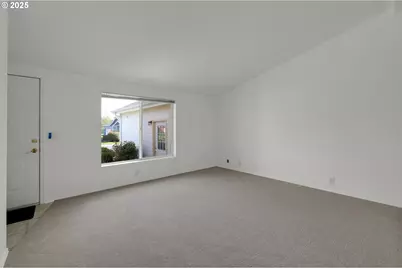 5276 Olympic Cir, Eugene, OR 97402 - Photo 8