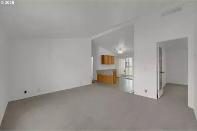 5276 Olympic Cir, Eugene, OR 97402 - Photo 10