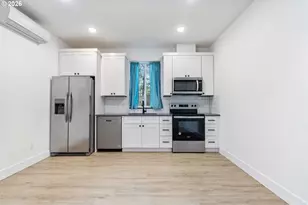 4719 NE 107th Ave, Portland, OR 97220 - Photo 6