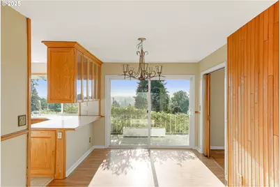 842 NW Kingwood Dr, Salem, OR 97304 - Photo 4