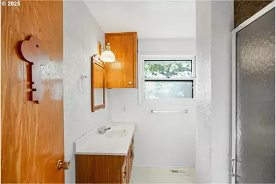 842 NW Kingwood Dr, Salem, OR 97304 - Photo 26