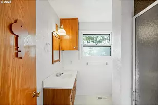 842 NW Kingwood Dr, Salem, OR 97304 - Photo 26