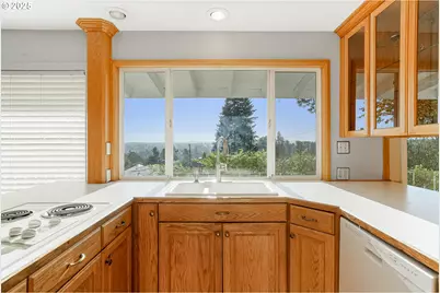 842 NW Kingwood Dr, Salem, OR 97304 - Photo 10