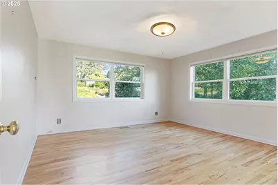 842 NW Kingwood Dr, Salem, OR 97304 - Photo 16