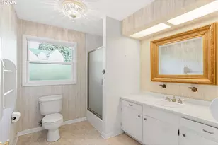 842 NW Kingwood Dr, Salem, OR 97304 - Photo 20