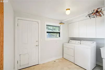 842 NW Kingwood Dr, Salem, OR 97304 - Photo 28