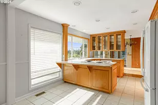 842 NW Kingwood Dr, Salem, OR 97304 - Photo 12