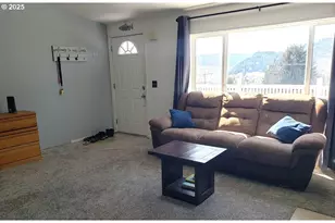 661 D St, Elkton, OR 97436 - Photo 6