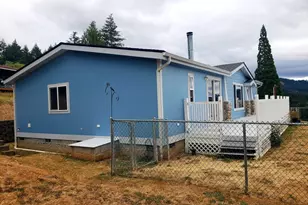 661 D St, Elkton, OR 97436 - Photo 4