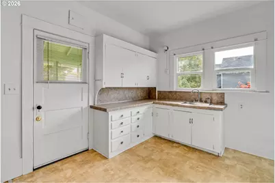5542 NE Flanders St, Portland, OR 97213 - Photo 6