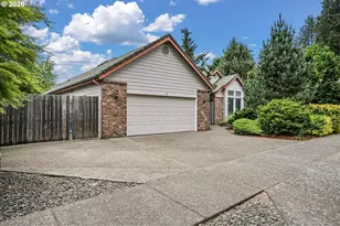 2101 Kingfisher Way, Eugene, OR 97401 - Photo 2