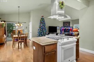 21281 Bellflower Pl, Bend, OR 97702 - Photo 10