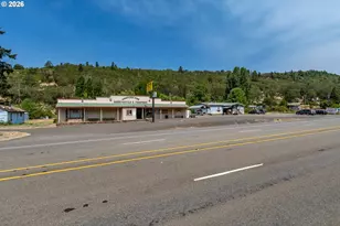 14190 N Umpqua Hwy, Roseburg, OR 97470 - Photo 2