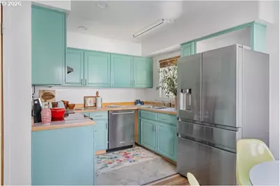 9534 N Kellogg St, Portland, OR 97203 - Photo 16