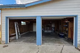 68883 Loop Dr, Hines, OR 97738 - Photo 34