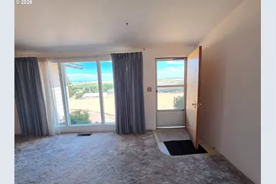 68883 Loop Dr, Hines, OR 97738 - Photo 14