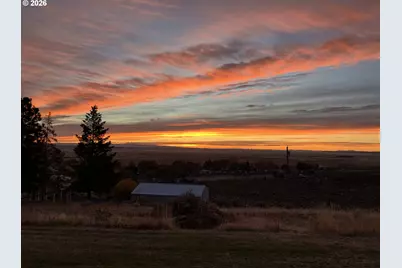 68883 Loop Dr, Hines, OR 97738 - Photo 10
