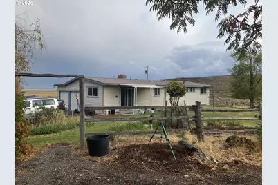68883 Loop Dr, Hines, OR 97738 - Photo 8