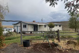 68883 Loop Dr, Hines, OR 97738 - Photo 8
