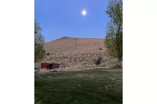 68883 Loop Dr, Hines, OR 97738 - Photo 6