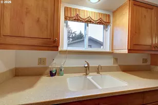 395 Cumberland St, Astoria, OR 97103 - Photo 20
